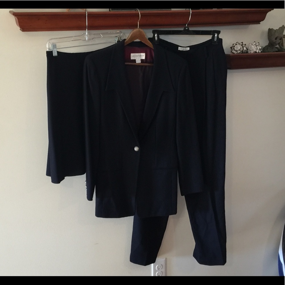 Liz Claiborne 3 price suit in navy